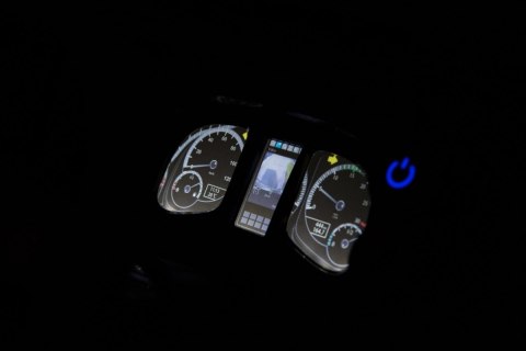 Auto na akumulator Mercedes-Benz Zetros dla dzieci Czerwony + 2-osobowy + Bagażnik + Pilot Auto na akumulator Mercedes-Benz Zetros dla dzieci Czerwony + 2-osobowy + Bagażnik + Pilot