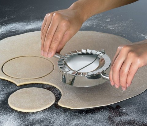 FOREMKA DO LEPIENIA PIEROGÓW 10CM KiNGHOFF KH-2190 FOREMKA DO LEPIENIA PIEROGÓW 10CM KiNGHOFF KH-2190