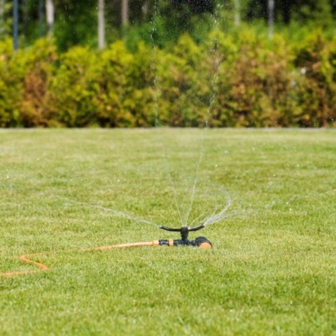 ZRASZACZ DOOKOLNY METALOWY NA KÓŁKACH FISKARS ZRASZACZ DOOKOLNY METALOWY NA KÓŁKACH FISKARS