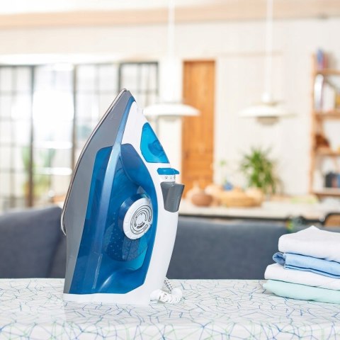 Żelazko parowe Black+Decker BXIR2200E (2200W; biało-niebieski) Żelazko parowe Black+Decker BXIR2200E (2200W; biało-niebieski)