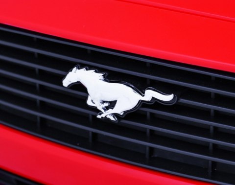 Autko Ford Mustang GT na akumulator dla dzieci Czerwony + Regulacja siedzenia + Audio LED + EVA + Wolny Start Autko Ford Mustang GT na akumulator dla dzieci Czerwony + Regulacja siedzenia + Audio LED + EVA + Wolny Start