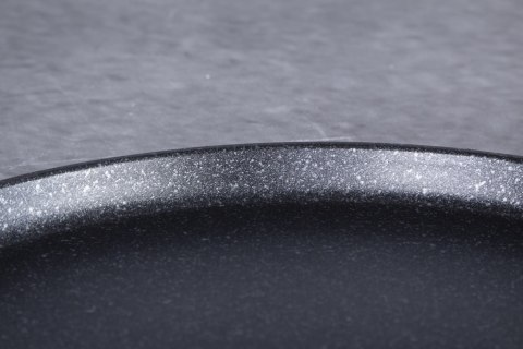 PATELNIA NALEŚNIKOWA Z POWŁOKĄ GRANITOWĄ 28CM DO NALEŚNIKÓW BERLINGER HAUS SHINY BLACK BH-7132 PATELNIA NALEŚNIKOWA Z POWŁOKĄ GRANITOWĄ 28CM DO NALEŚNIKÓW BERLINGER HAUS SHINY BLACK BH-7132