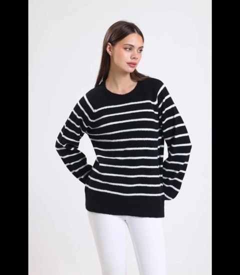 Ciepły damski sweter modny w paski ANNA (Czarny) Ciepły damski sweter modny w paski ANNA (Czarny)