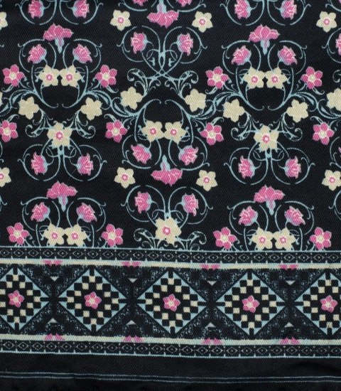 Piękna chusta szalik z frędzlami print w kwiaty (Wielokolorowy || Czarny) Piękna chusta szalik z frędzlami print w kwiaty (Wielokolorowy || Czarny)