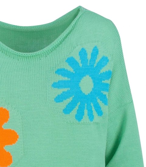Sweter damski w kolorowe kwiaty z dlłuższym tyłem LILANA (Zielony || Wielokolorowy) Sweter damski w kolorowe kwiaty z dlłuższym tyłem LILANA (Zielony || Wielokolorowy)