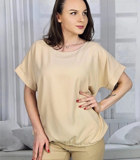 Elegancka bluzka z okrągłym dekoltem i gumką w pasie INGA (Beżowy) Elegancka bluzka z okrągłym dekoltem i gumką w pasie INGA (Beżowy)