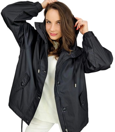 Krótka przeciwdeszczowa kurtka przejściowa oversize ELENA (Czarny) Krótka przeciwdeszczowa kurtka przejściowa oversize ELENA (Czarny)