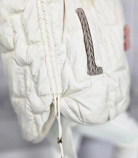 Krótki damski bezrękawnik kamizelka PLUS SIZE STELLA (Biały) Krótki damski bezrękawnik kamizelka PLUS SIZE STELLA (Biały)