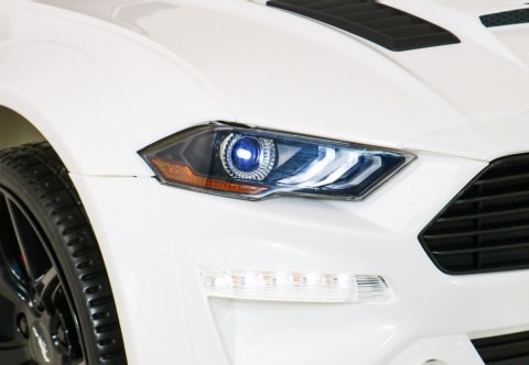 Autko Ford Mustang GT na akumulator dla dzieci Biały + Regulacja siedzenia + Audio LED + EVA + Wolny Start Autko Ford Mustang GT na akumulator dla dzieci Biały + Regulacja siedzenia + Audio LED + EVA + Wolny Start