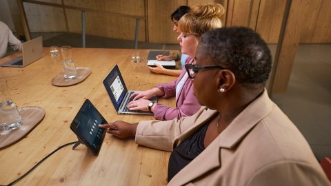 HP EliteBook 860 G10 i7-1355U 16" 2,8K 120Hz OLED 400nits 16GB DDR5 5200MHz SSD512 IrisXe 96EUs 2xTB4 76Wh W11Pro 3Y OnSite HP EliteBook 860 G10 i7-1355U 16" 2,8K 120Hz OLED 400nits 16GB DDR5 5200MHz SSD512 IrisXe 96EUs 2xTB4 76Wh W11Pro 3Y OnSite