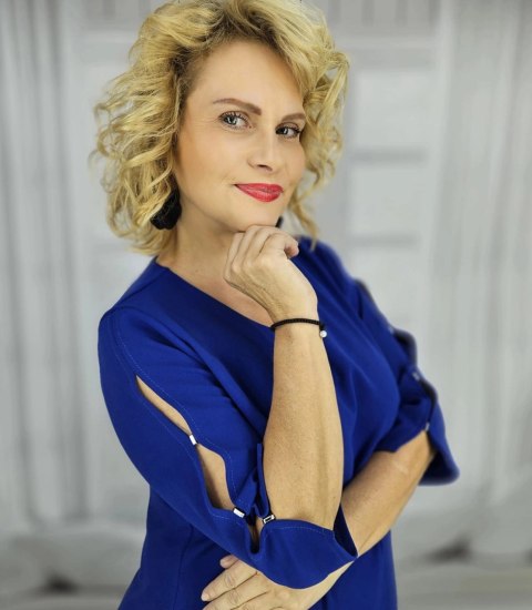 Elegancka sukienka midi ołówkowa z ozdobnymi rękawami LIDIA (Niebieski) 38 Elegancka sukienka midi ołówkowa z ozdobnymi rękawami LIDIA (Niebieski) 38