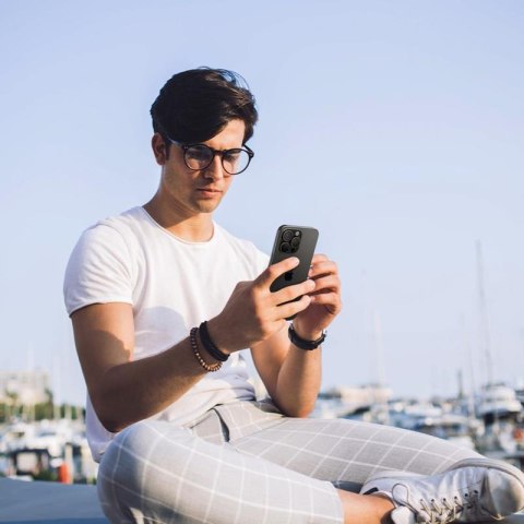 Spigen Optik Pro GLAS.TR EZ Fit Camera Protector 2-Pack - Szkło ochronne na obiektyw do iPhone 16 Pro / 16 Pro Max (2 szt) (Dese Spigen Optik Pro GLAS.TR EZ Fit Camera Protector 2-Pack - Szkło ochronne na obiektyw do iPhone 16 Pro / 16 Pro Max (2 szt) (Dese