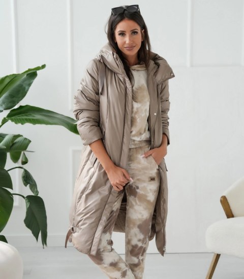 Długi elegancki płaszcz damski zimowy ocieplany delikatny połysk REGINA (Beżowy) 54 Długi elegancki płaszcz damski zimowy ocieplany delikatny połysk REGINA (Beżowy) 54