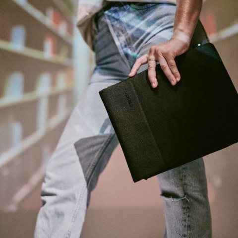 Incase Crosstown Sleeve with Woolenex - Pokrowiec z kieszenią MacBook Pro 14" (M4/M3/M2/M1/2024-2021) (Black) Incase Crosstown Sleeve with Woolenex - Pokrowiec z kieszenią MacBook Pro 14" (M4/M3/M2/M1/2024-2021) (Black)