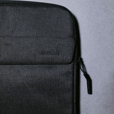 Incase Crosstown Sleeve with Woolenex - Pokrowiec z kieszenią MacBook Pro 14" (M4/M3/M2/M1/2024-2021) (Black) Incase Crosstown Sleeve with Woolenex - Pokrowiec z kieszenią MacBook Pro 14" (M4/M3/M2/M1/2024-2021) (Black)