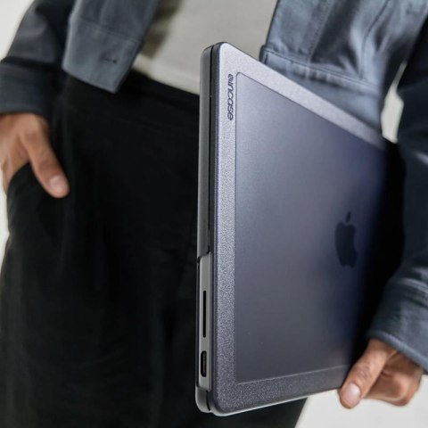 Incase Edge Hardshell Case - Etui MacBook Air 13" M3 (2024) / M2 (2022) (Black) Incase Edge Hardshell Case - Etui MacBook Air 13" M3 (2024) / M2 (2022) (Black)
