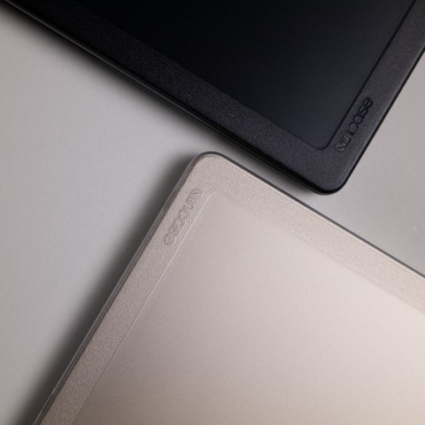 Incase Edge Hardshell Case - Etui MacBook Air 15" M3 (2024) / M2 (2023) (Clear) Incase Edge Hardshell Case - Etui MacBook Air 15" M3 (2024) / M2 (2023) (Clear)