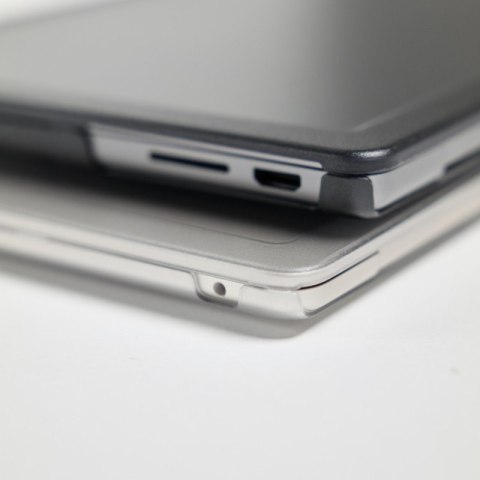 Incase Edge Hardshell Case - Etui MacBook Pro 16" (M4/M3/M2/M1/2024-2021) (Clear) Incase Edge Hardshell Case - Etui MacBook Pro 16" (M4/M3/M2/M1/2024-2021) (Clear)