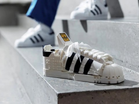 LEGO Icons 10282 But adidas Originals Superstar LEGO Icons 10282 But adidas Originals Superstar