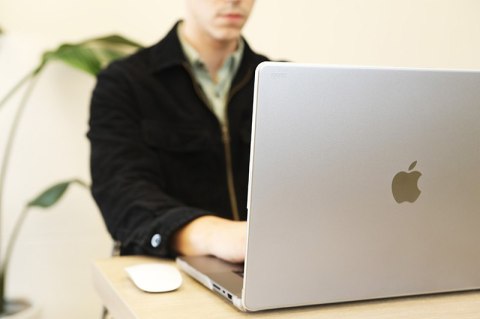 Moshi iGlaze Hardshell Case - Obudowa MacBook Pro 16" (M4/M3/M2/M1/2024-2021) (Stealth Clear) Moshi iGlaze Hardshell Case - Obudowa MacBook Pro 16" (M4/M3/M2/M1/2024-2021) (Stealth Clear)