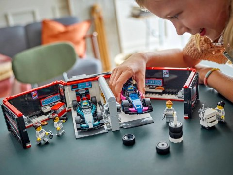 LEGO CITY 60444 F1 Garaż i bolidy Mercedes-AMG i Alpine LEGO CITY 60444 F1 Garaż i bolidy Mercedes-AMG i Alpine
