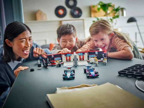 LEGO CITY 60444 F1 Garaż i bolidy Mercedes-AMG i Alpine LEGO CITY 60444 F1 Garaż i bolidy Mercedes-AMG i Alpine