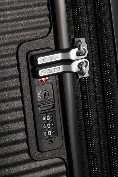 Walizka średnia American Tourister Soundbox EXP - bass black Walizka średnia American Tourister Soundbox EXP - bass black
