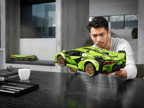 LEGO TECHNIC 42115 Lamborghini Sian FKP 37 LEGO TECHNIC 42115 Lamborghini Sian FKP 37