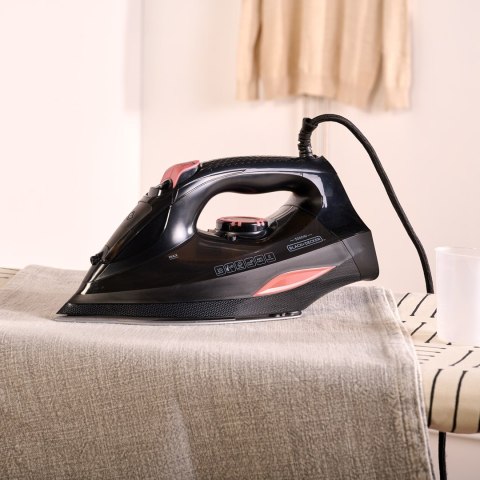 Żelazko parowe Black+Decker BXIR3000E (3000W; czarny) Żelazko parowe Black+Decker BXIR3000E (3000W; czarny)