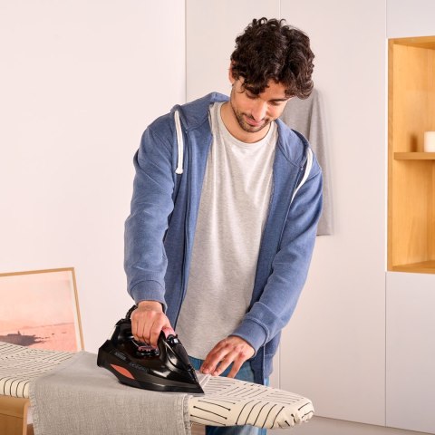 Żelazko parowe Black+Decker BXIR3000E (3000W; czarny) Żelazko parowe Black+Decker BXIR3000E (3000W; czarny)