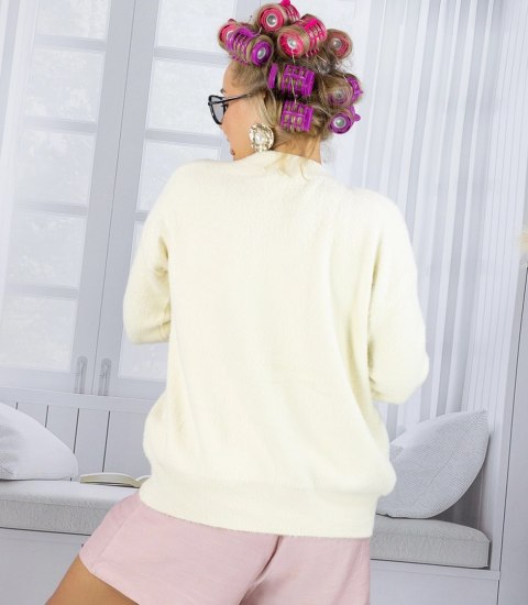 Krótki kardigan sweter rozpinany z puszystej dzianiny "COCO CHIC" (Ecru) S/M Krótki kardigan sweter rozpinany z puszystej dzianiny "COCO CHIC" (Ecru) S/M