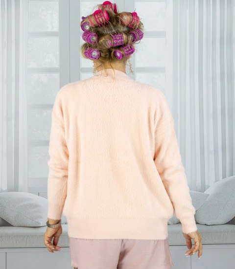 Krótki kardigan sweter rozpinany z puszystej dzianiny "COCO CHIC" (Różowy) S/M Krótki kardigan sweter rozpinany z puszystej dzianiny "COCO CHIC" (Różowy) S/M