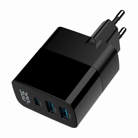 GEMBIRD 3-PORTOWA SZYBKA ŁADOWARKA SIECIOWA GAN (PD) USB (2X USB-A + 1X USB TYP-C), 30W, LCD, CZARNA GEMBIRD 3-PORTOWA SZYBKA ŁADOWARKA SIECIOWA GAN (PD) USB (2X USB-A + 1X USB TYP-C), 30W, LCD, CZARNA