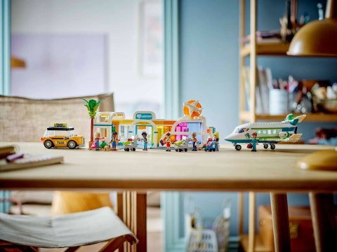 LEGO Friends 42656 Samolot i lotnisko w mieście Heartlake
