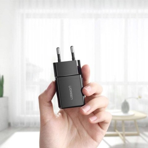 Ugreen ładowarka sieciowa USB 2,1A (czarny) Ugreen ładowarka sieciowa USB 2,1A (czarny)