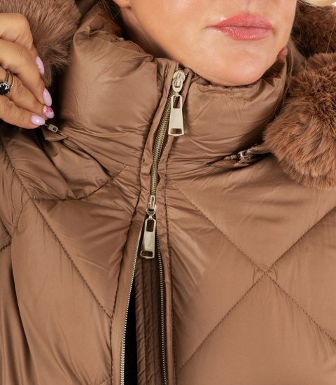 Kurtka zimowa oversize z kapturem i futerkiem NORDIC PUFF (Brązowy) Kurtka zimowa oversize z kapturem i futerkiem NORDIC PUFF (Brązowy)