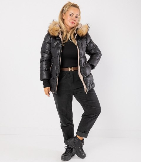 Pikowana kurtka zimowa z kapturem futerkiem ARIA PUFF PLUS SIZE (Czarny) 7XL (54) Pikowana kurtka zimowa z kapturem futerkiem ARIA PUFF PLUS SIZE (Czarny) 7XL (54)