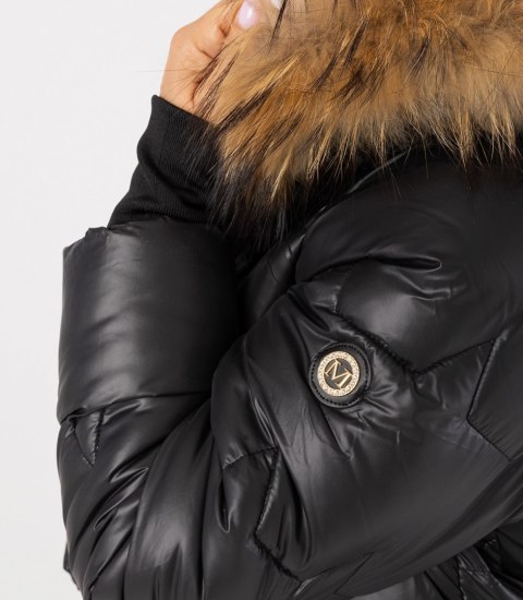 Pikowana kurtka zimowa z kapturem futerkiem ARIA PUFF PLUS SIZE (Czarny) 7XL (54) Pikowana kurtka zimowa z kapturem futerkiem ARIA PUFF PLUS SIZE (Czarny) 7XL (54)