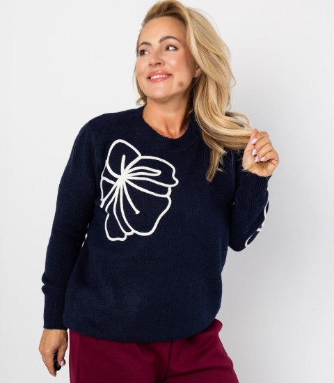 Klasyczny sweter damski z aplikacją kwiat 3D CLASSIC BLOOM (Niebieski) Klasyczny sweter damski z aplikacją kwiat 3D CLASSIC BLOOM (Niebieski)